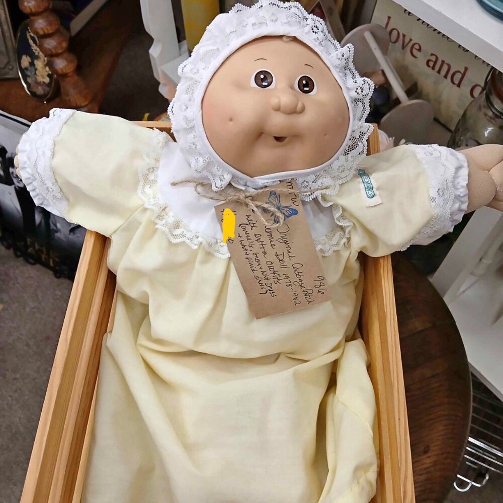 Vintage Cabbage Patch Kid 1978-1982 with extra outfits - Picture 2 of 6